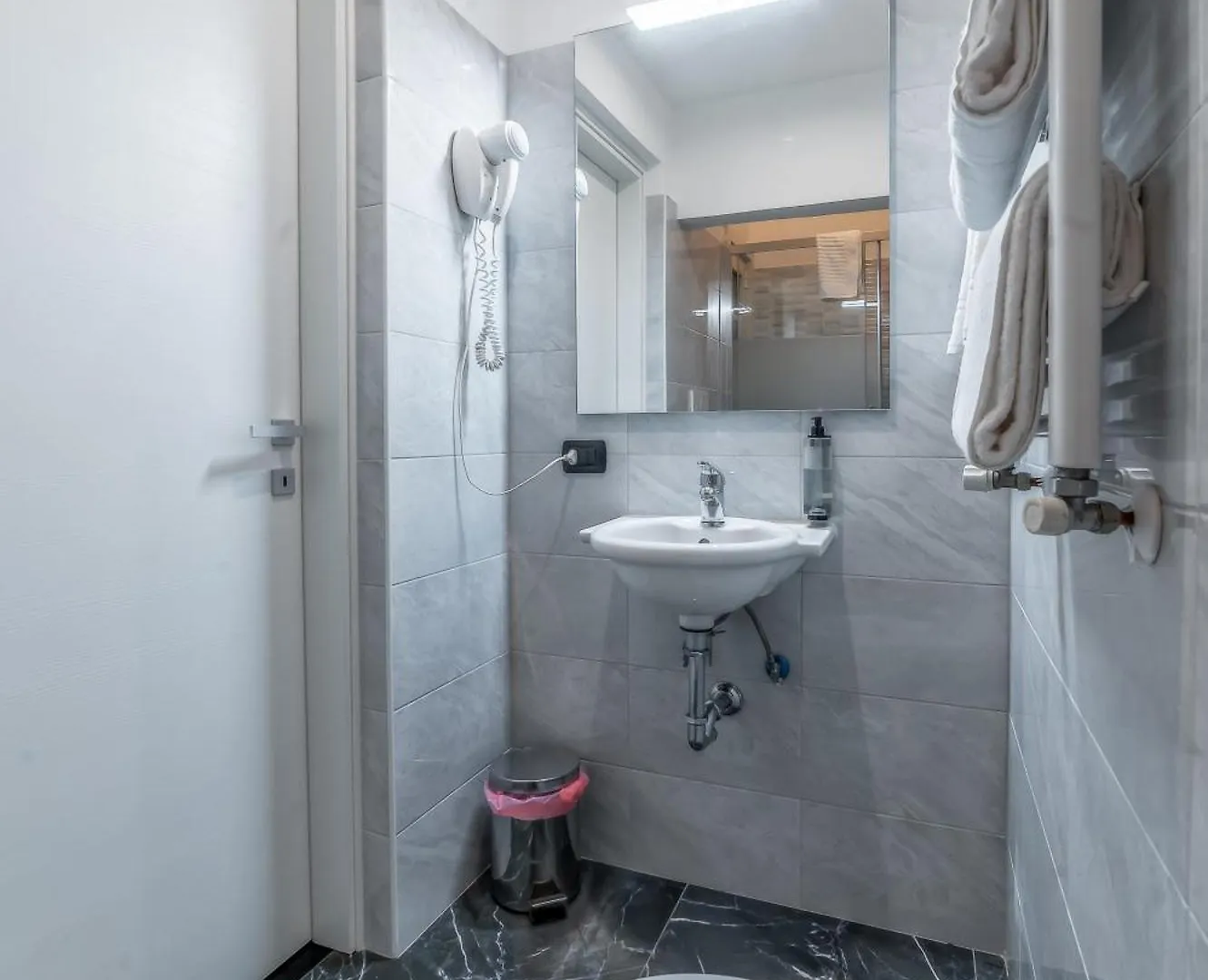 Rome In Love B&B - Termini Train Station Gasthof